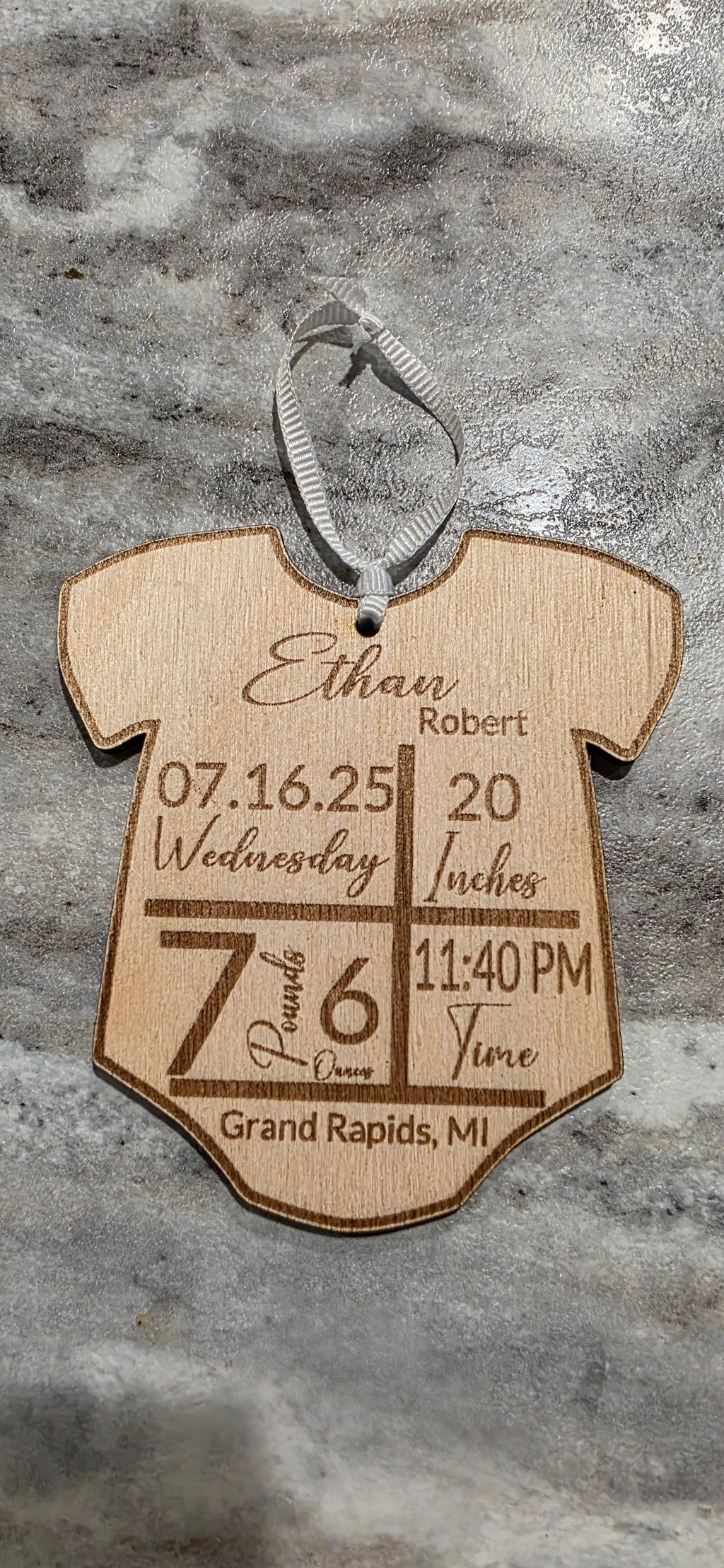 🍼 Personalized Wooden Baby Birth Announcement Ornament - Keepsake 👶
